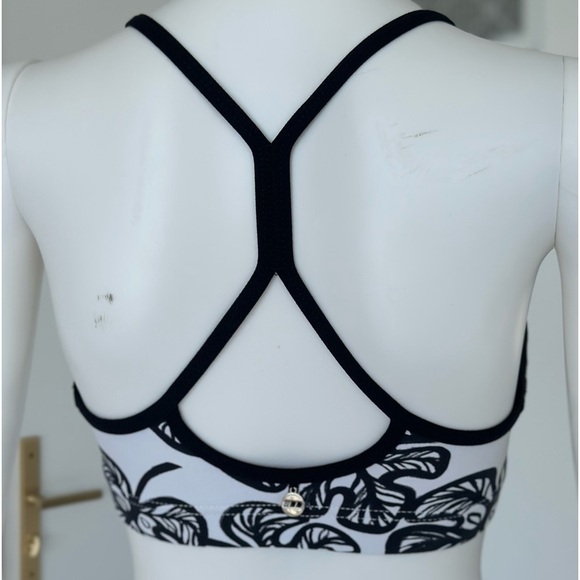 Lorna Jane sports bra size Small black n white leaf pattern pull on! - Picture 2 of 4